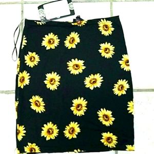 NWT pure hype Daisy mini skirt